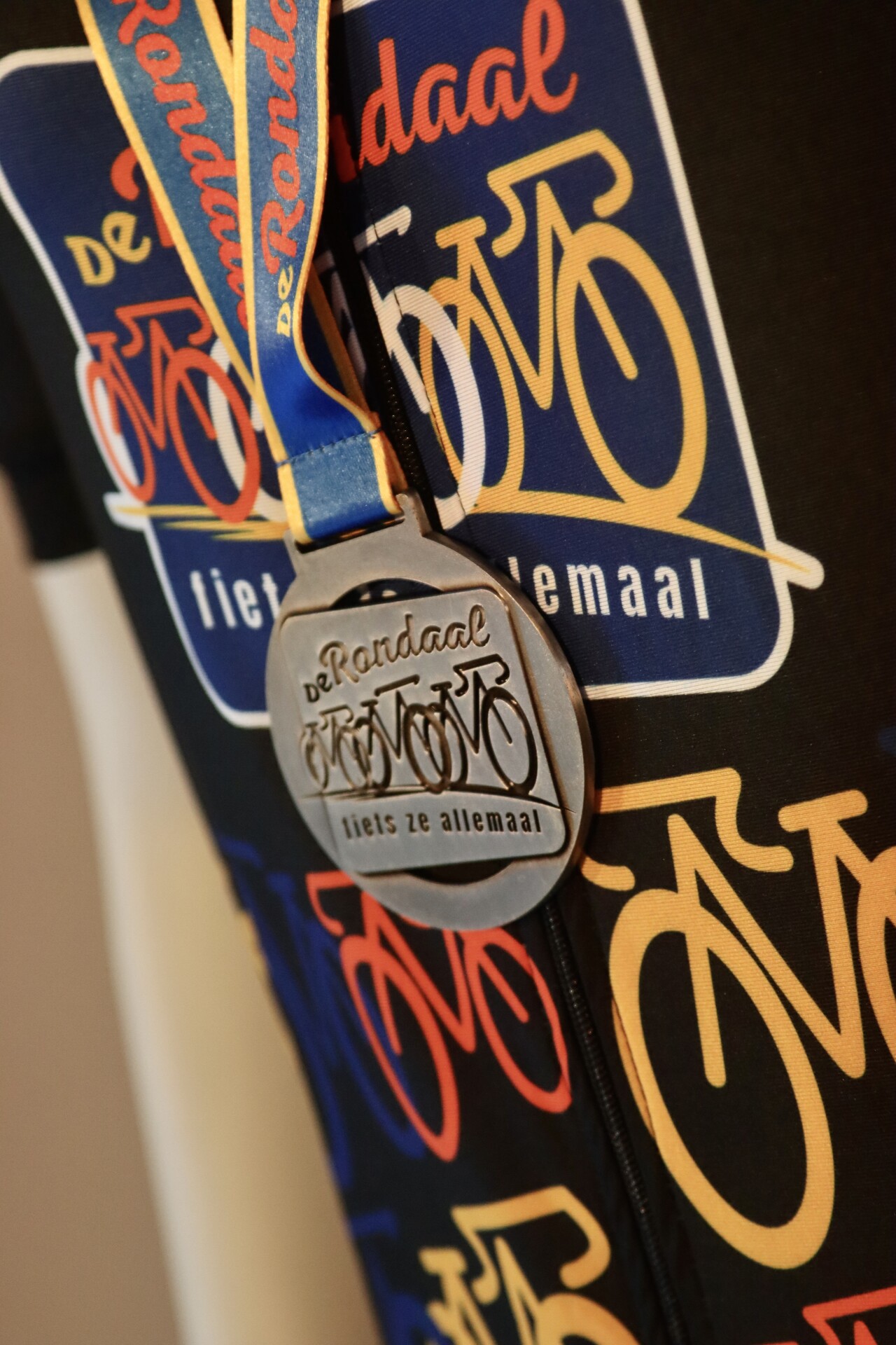 tenue en medaille rondaal